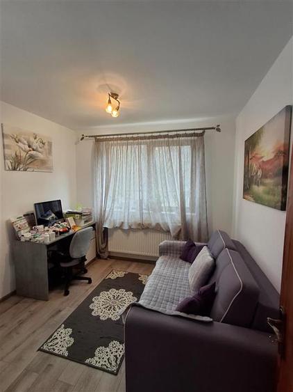 Casă cu 5 camere cu Teren 700 Mp în Timișu de Jos