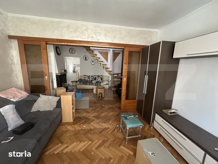 Casă cu 6 camere cu Canalizare în Central