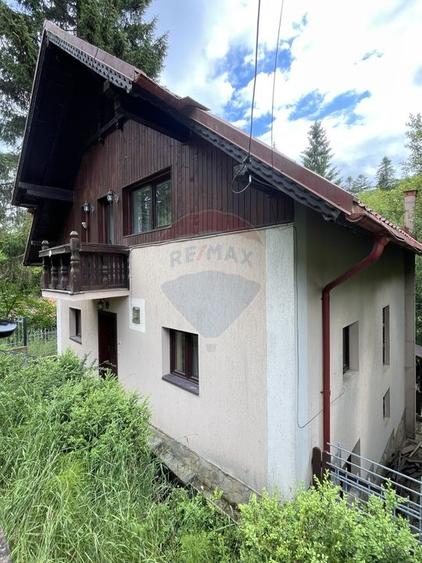 Casă individuală cu 6 camere cu Teren 400.7200012207 Mp în Cioplea
