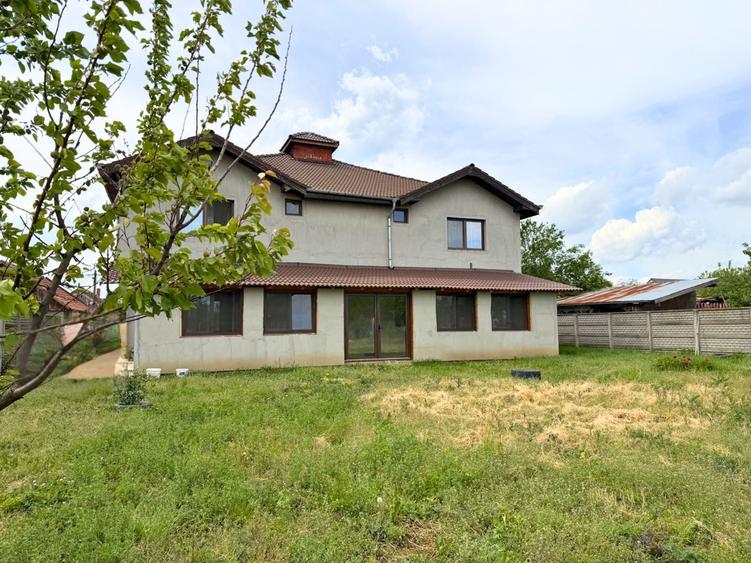 Casă cu 4 camere în Nojorid