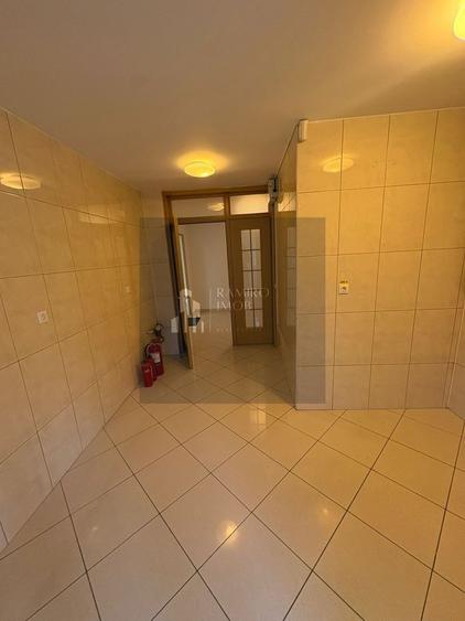 Apartament cu 4 camere semidecomandat în Unirii