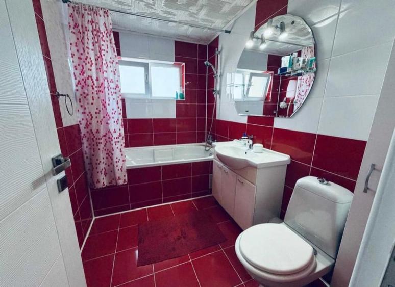 Apartament cu 3 camere semidecomandat în Florești