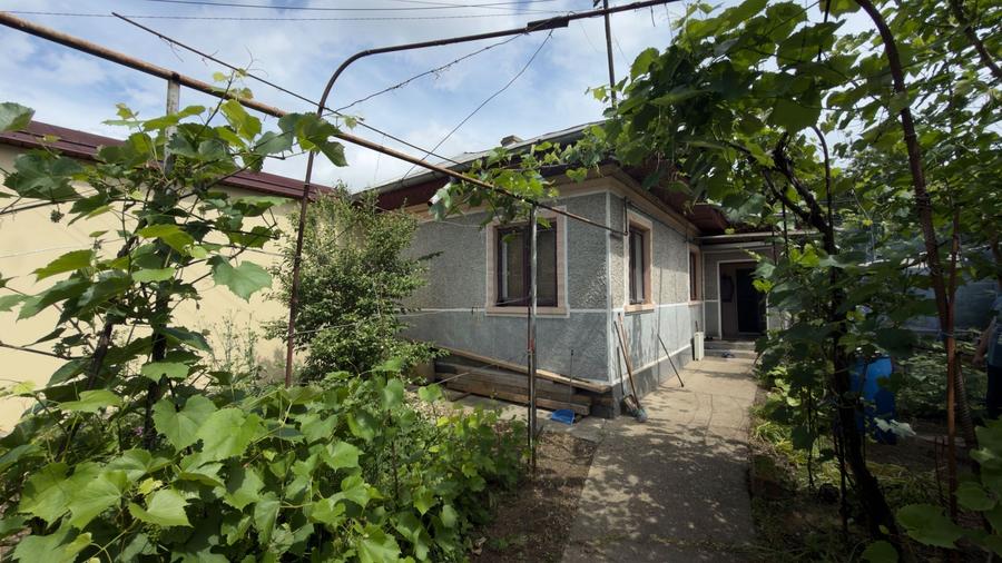 Casă individuală cu 3 camere cu Canalizare în Colentina