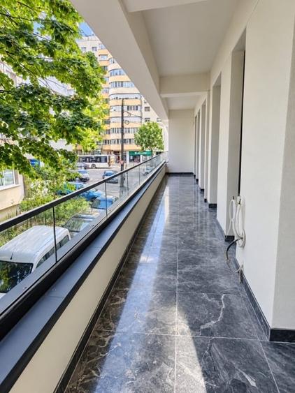 Apartament cu 3 camere semidecomandat în Obor