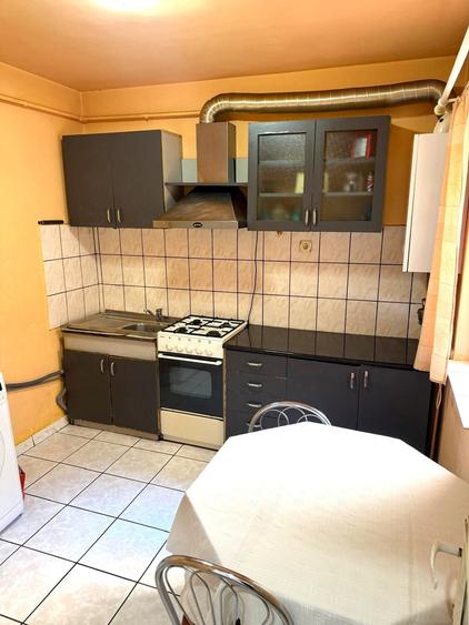 Apartament cu 3 camere decomandat în Sud