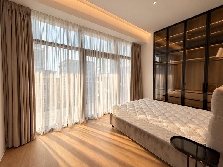 Apartament cu 3 camere semidecomandat în Barbu Văcărescu