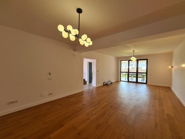 Casă individuală cu 5 camere cu Teren 530 Mp în Odăi
