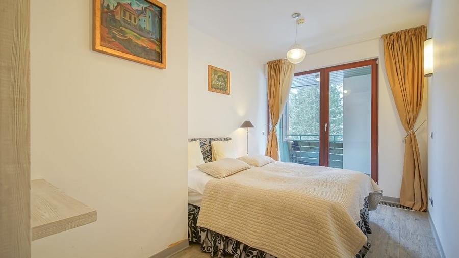 Apartament cu 3 camere decomandat, mobilat în 13 Decembrie