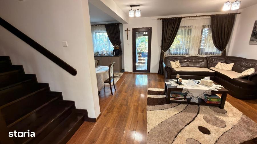 Casă cu 5 camere cu Teren 280 Mp în Șcheia