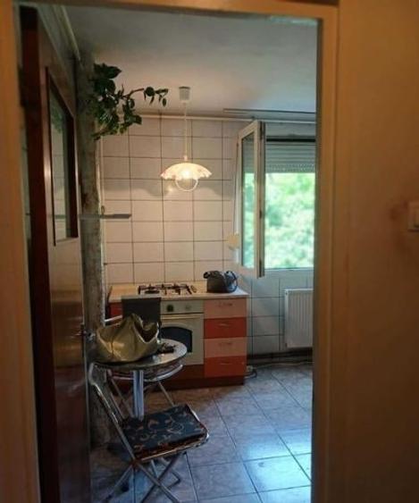 Apartament cu 3 camere decomandat în Brâncoveanu