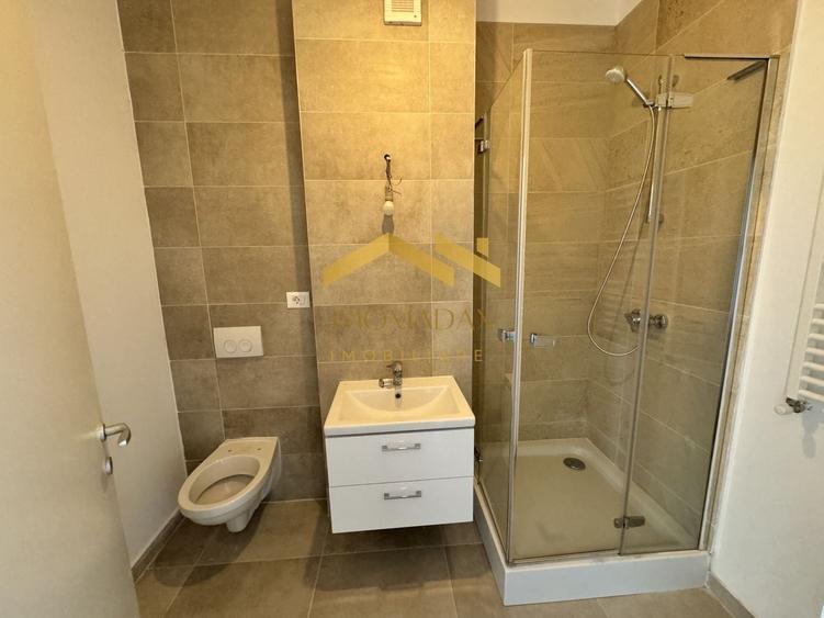 Penthouse cu 3 camere decomandat în Aradului