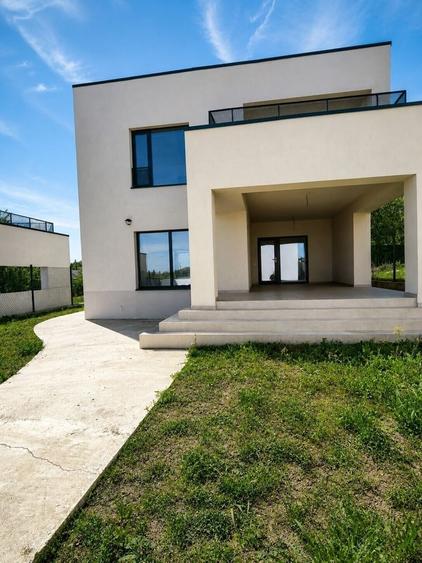 Casă cu 4 camere cu Teren 400 Mp în Corbeanca