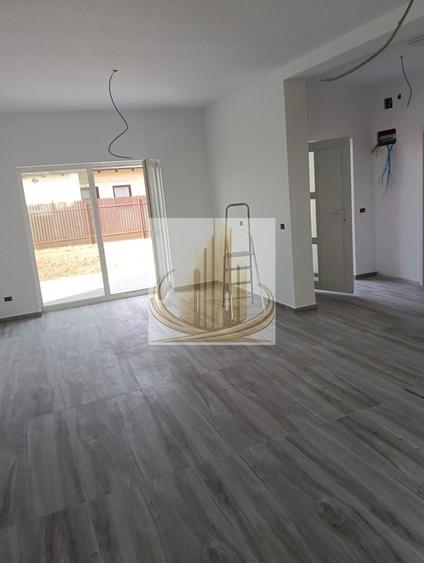 Casă individuală cu 3 camere cu Canalizare în Sânandrei