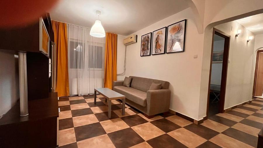 Apartament cu 3 camere decomandat în Tineretului