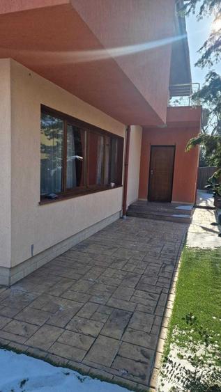 Casă cu 4 camere cu Teren 450 Mp în Central