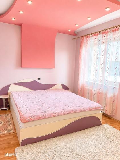 Casă cu 5 camere cu Teren 298 Mp în Rogerius