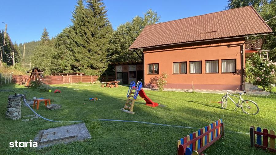 Casă cu 5 camere cu Teren 5500 Mp în Pojorâta