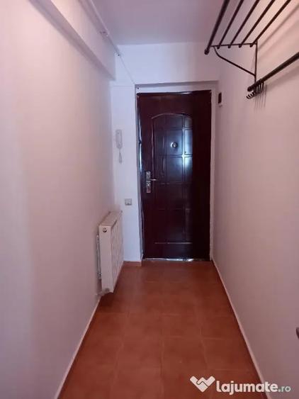 Apartament cu 2 camere decomandat în Berceni