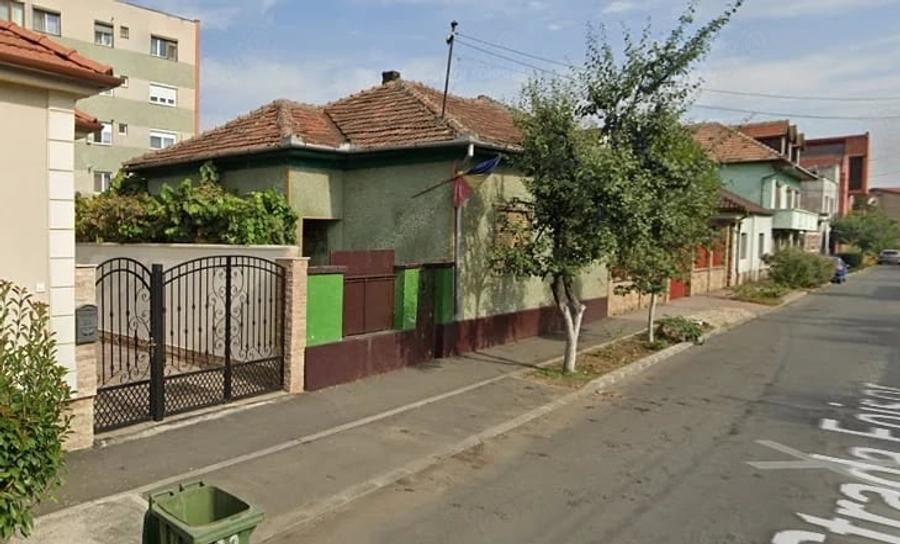 Casă cu Teren 300 Mp în Aurel Vlaicu