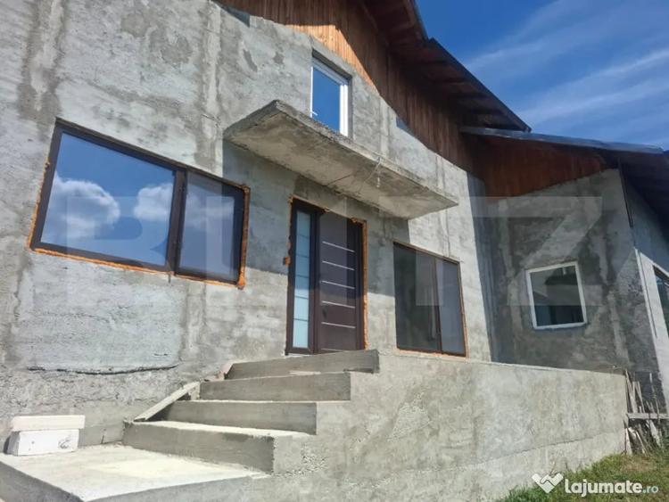 Casă cu 7 camere cu Teren 1832 Mp în Glod