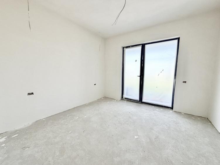 Apartament cu 3 camere semidecomandat în Moșnița Nouă