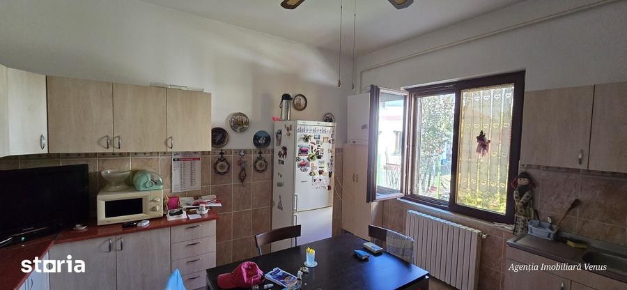 Casă cu 5 camere cu Teren 750 Mp în Mihai Eminescu