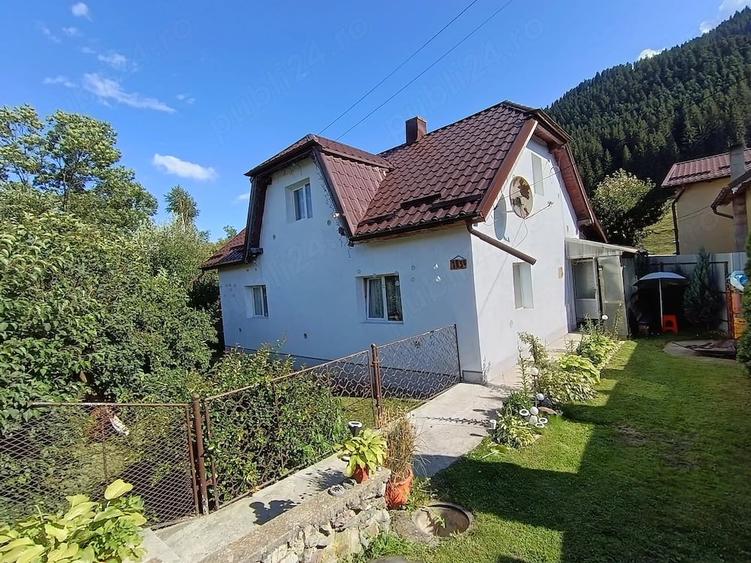 Casă cu 3 camere cu Teren 680 Mp în Central