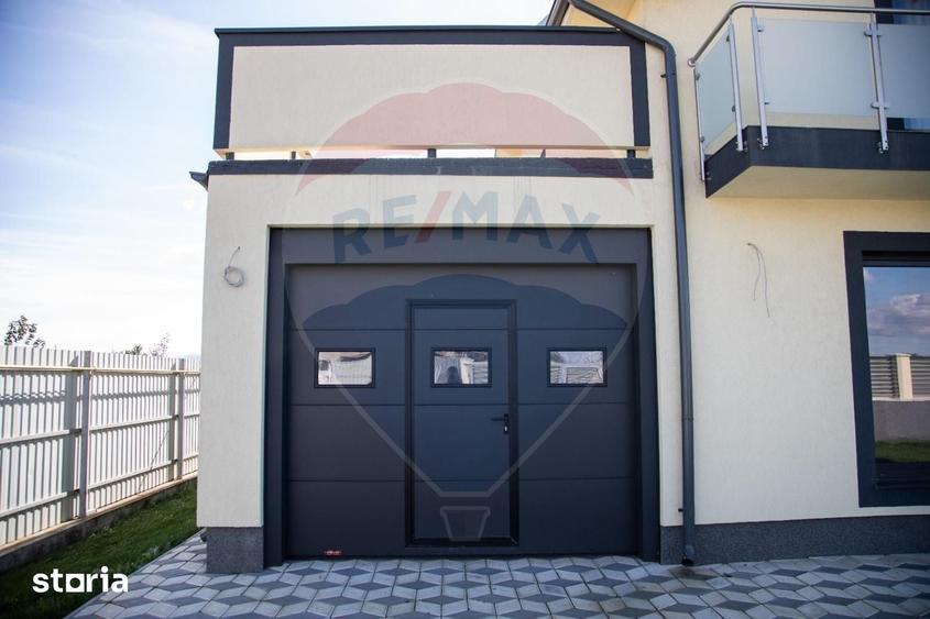 Casă cu 5 camere cu Teren 378 Mp în Sânpetru