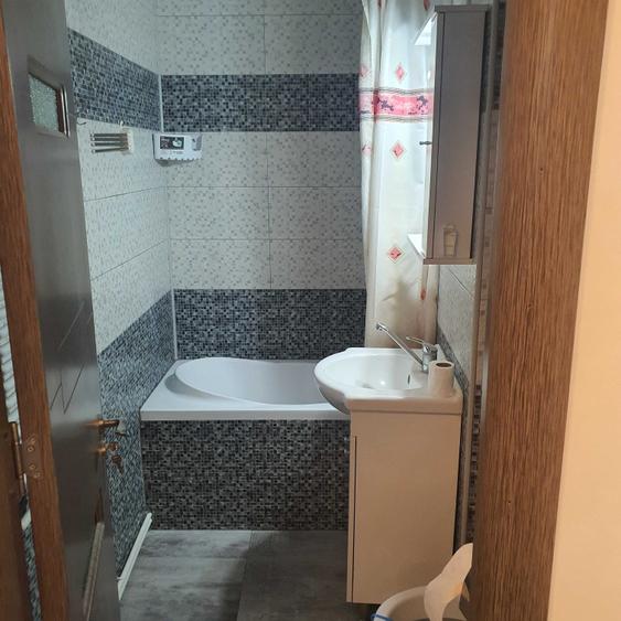 Apartament cu 2 camere semidecomandat în Crâng