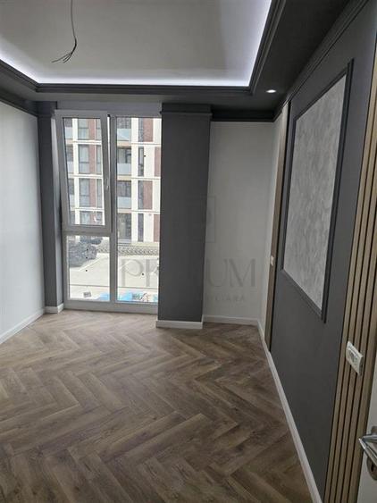 Apartament cu 3 camere semidecomandat în Torontalului