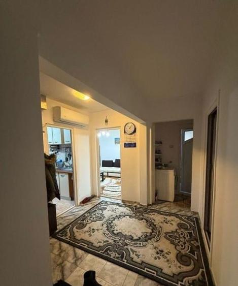 Apartament cu 4 camere decomandat, mobilat în Poarta 6