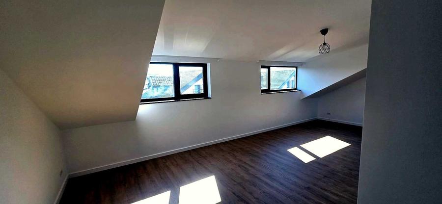 Casă cu 4 camere cu Teren 240 Mp în Exterior Vest