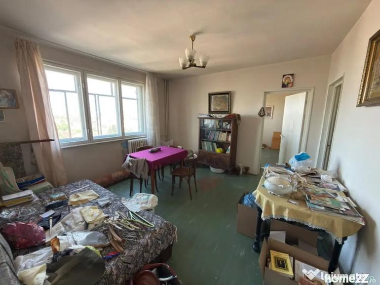 Apartament cu 3 camere semidecomandat în Central