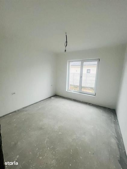 Casă cu 4 camere cu Teren 500 Mp în Sântandrei