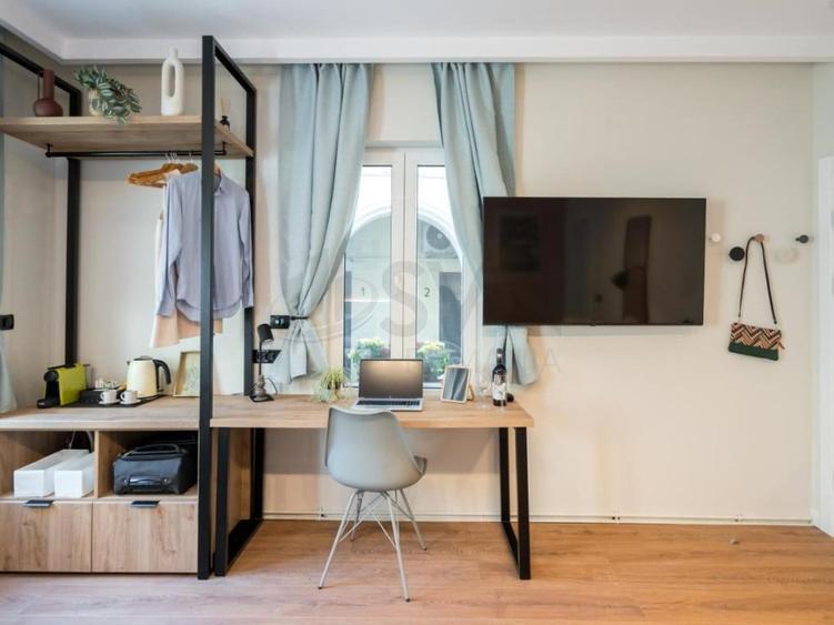 Casă cu 5 camere cu Teren 370 Mp în Romană