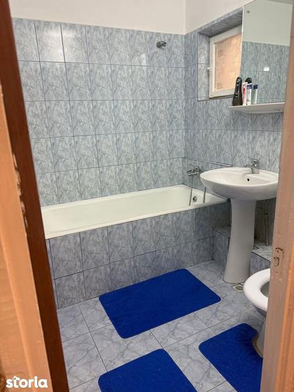 Apartament cu 3 camere decomandat în Tineretului
