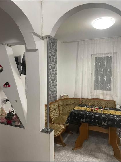 Apartament cu 4 camere decomandat în Central