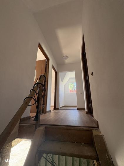Casă cu 9 camere cu Teren 950 Mp în Cetățeni