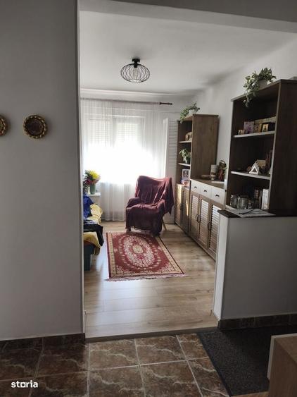 Apartament cu 3 camere decomandat în Cornitoiu