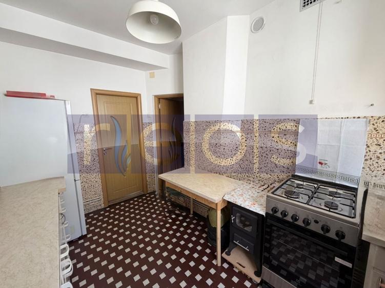 Apartament cu 4 camere decomandat în Ștefan cel Mare