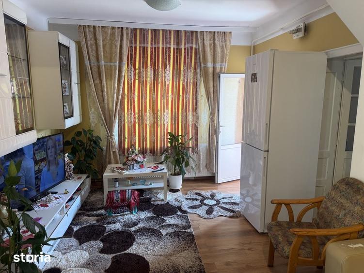 2 Case in aceeasi curte,Zona Titulescu - 7