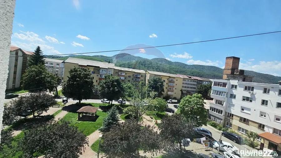 Apartament cu 4 camere decomandat în Mărăței