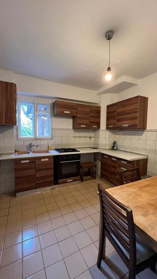 Casă individuală cu 6 camere cu Canalizare în Domenii
