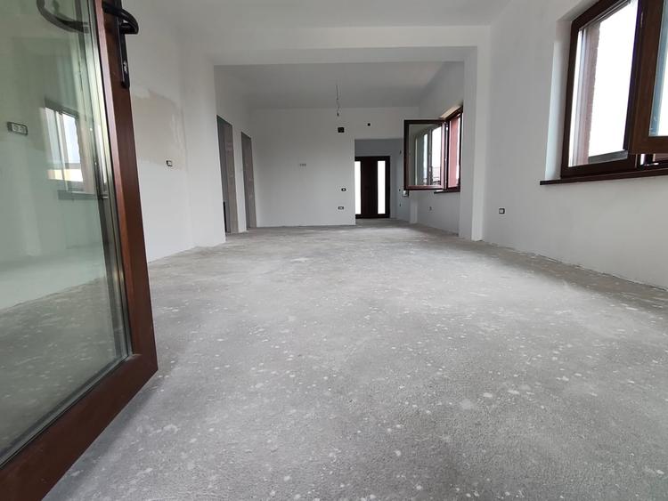 Casă cu 3 camere cu Piscina în Săbăreni