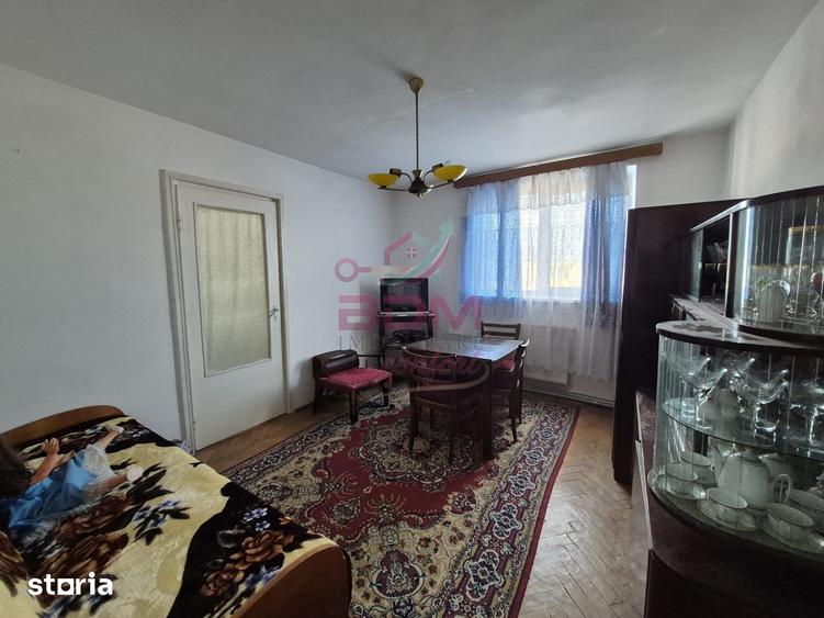 Apartament cu 3 camere semidecomandat în Micro 1