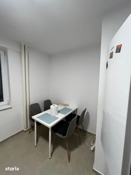 Apartament cu 3 camere semidecomandat în Ștefan cel Mare