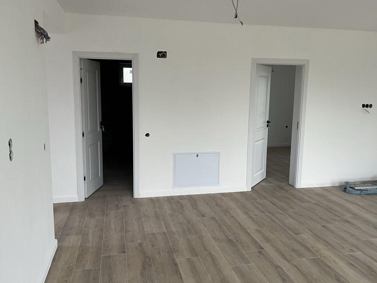 Casă cu 3 camere în Girișu de Criș