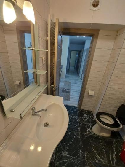 Apartament cu 3 camere semidecomandat, mobilat în Florești
