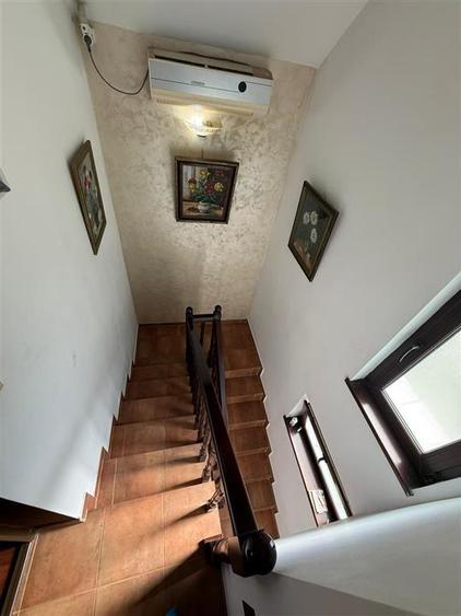 Casă individuală cu 4 camere cu Garaj în Popricani