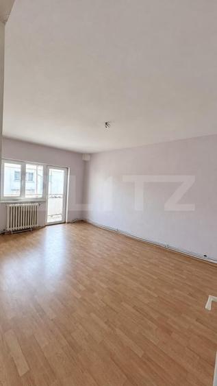 Apartament cu 3 camere decomandat în Liliacului